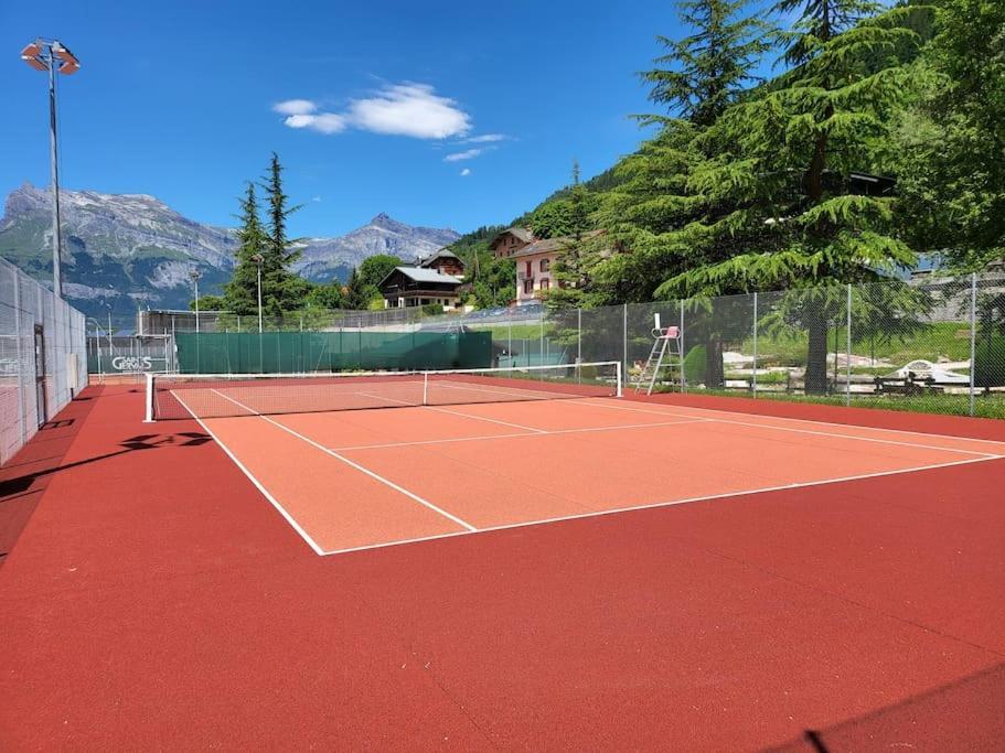 Appartement Dans Chalet Avec Piscine Couverte Saint-Gervais-les-Bains Luaran gambar